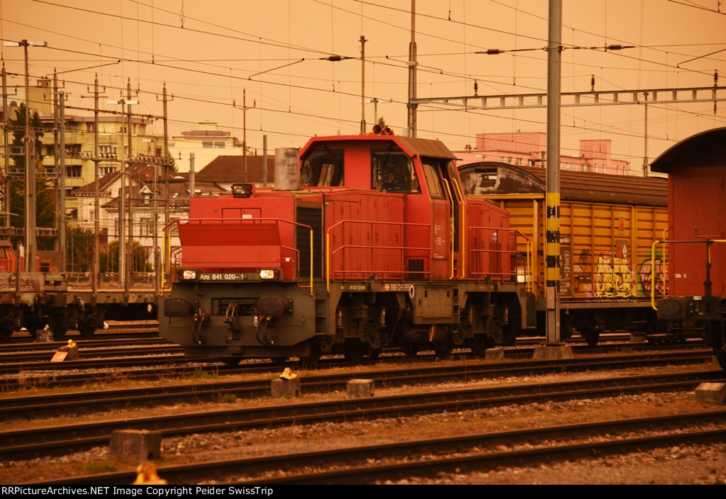 SBB Am 841 switcher #841 020 in Sahara sand dust.